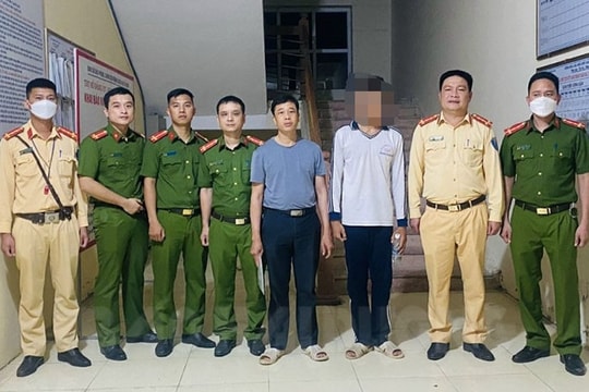Công an Tứ Kỳ đưa nam sinh bỏ nhà đi về gia đình ngay trong đêm