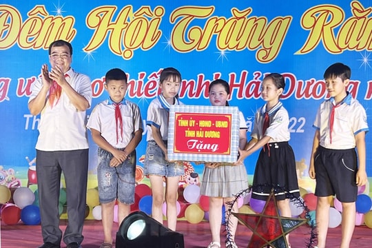 Rộn rã đêm hội trăng rằm thắp sáng ước mơ