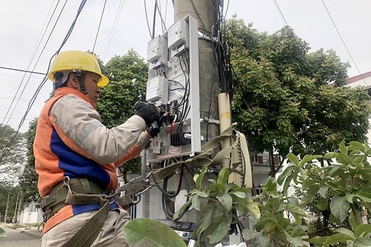 Điện lực Cẩm Giàng lắp đặt thêm 26 trạm biến áp chống quá tải