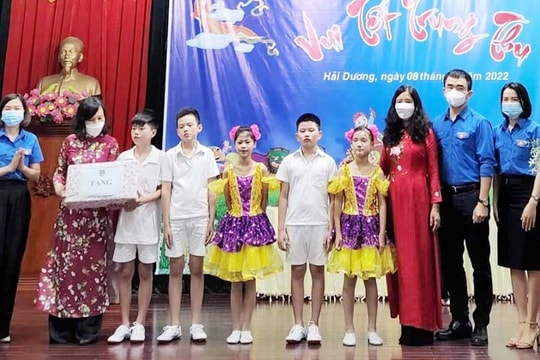 Trung tâm Bảo trợ xã hội tỉnh tổ chức chương trình "Vui Tết Trung thu"