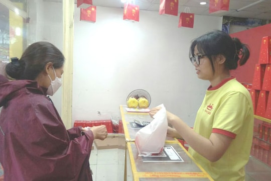 Sức mua bánh Trung thu tăng, nhiều loại "cháy" hàng