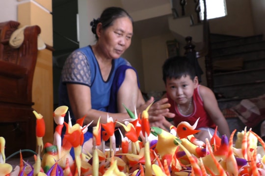 Rộn ràng làng nghề làm tò he
