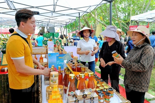 Con Son - Kiep Bac Autumn Festival's Culture and Tourism Week opens