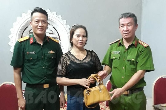 Trả lại tài sản cho du khách dự Lễ hội mùa thu Côn Sơn - Kiếp Bạc đánh rơi