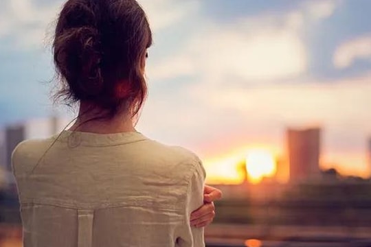 Mẹ chồng lên kế hoạch chinh phục nàng dâu ít nói