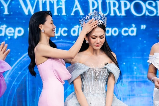 Hoa hậu Mai Phương bán vương miện với giá 3 tỷ đồng