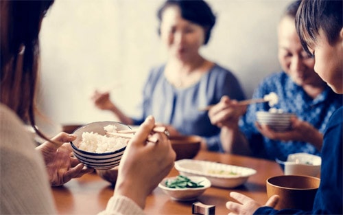 Hờn trách mẹ chồng quá khắt khe, đến lúc bà qua đời con dâu lại hối hận