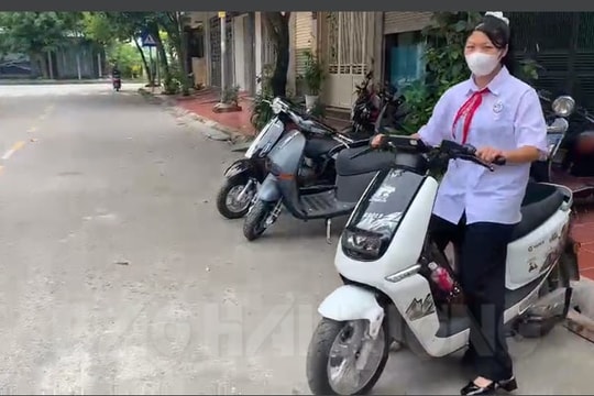 Nguy hiểm học sinh đi xe máy điện 
