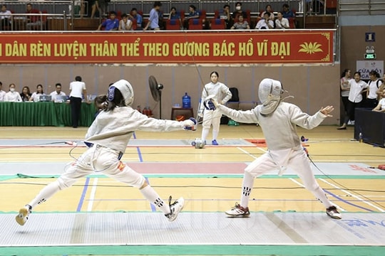 127 swordsmen compete in National Youth Fencing Championship in Hai Duong