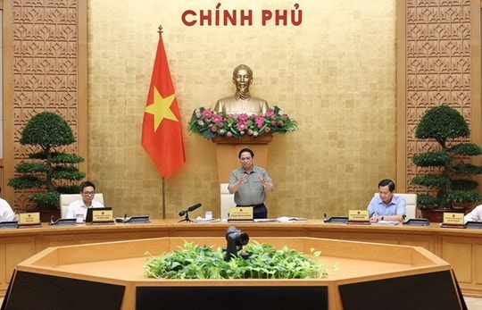 Thủ tướng: Giải quyết vướng mắc, cung ứng đủ thuốc cho khám chữa bệnh