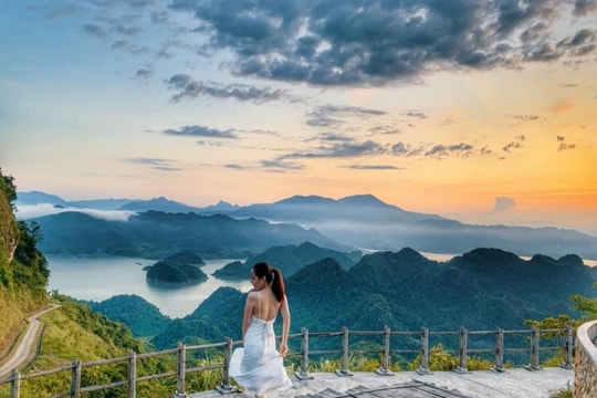 Quên lối về với cảnh non nước nên thơ tại "thiên đường" ít người biết ở Hòa Bình