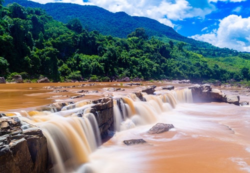 Thác nước hoang sơ giữa biên giới Việt - Lào