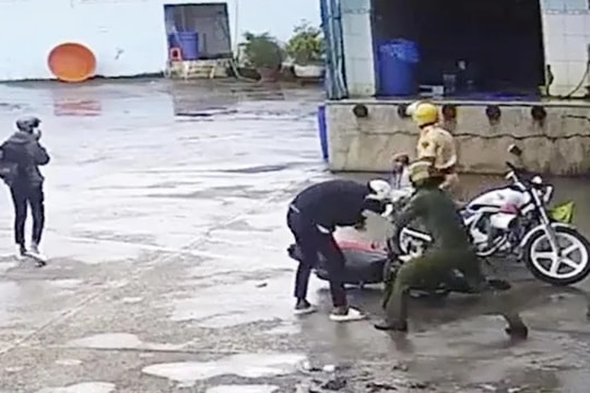 Đình chỉ công tác 4 cảnh sát đánh học sinh ở Sóc Trăng