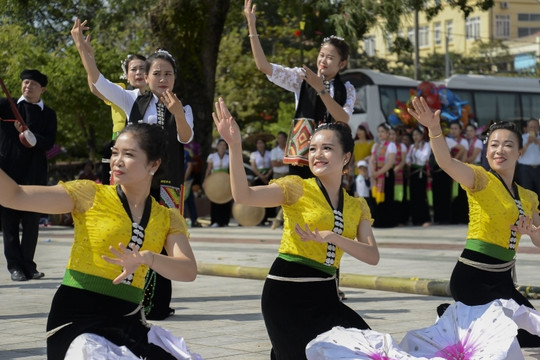 [Infographic] Xoe Thai dance a cultural symbol of community connection