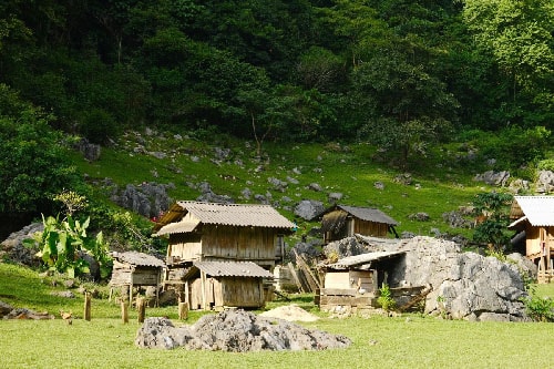 Hang Táu -  ngôi làng "nguyên thủy" ở Mộc Châu