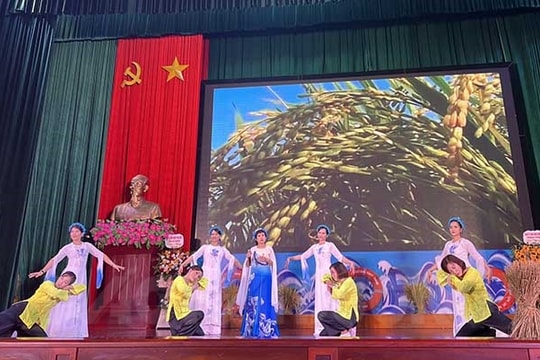 Phụ nữ Chí Linh sôi nổi tham gia Liên hoan hát ru, dân ca năm 2022