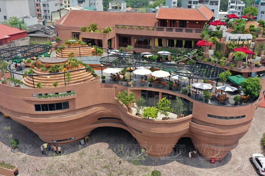 [Photos] Gigantic potter’s wheels at Bat Trang Pottery Museum