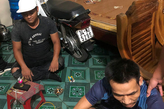 Bán ma túy ở khu lăng mộ