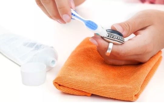 10 công dụng khác của kem đánh răng