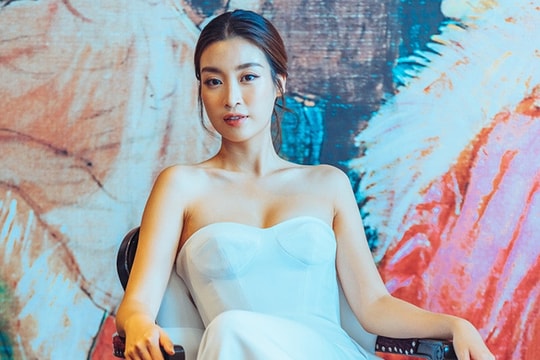 Hoa hậu Đỗ Mỹ Linh bất ngờ tung ảnh diện váy cưới phá cách
