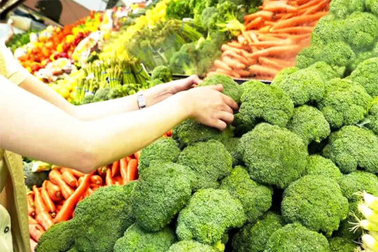 Khó phân biệt rau sạch bằng mắt thường, chuyên gia chỉ mẹo hay cho bà nội trợ