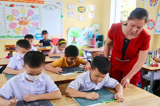 "Ăn đong" do thiếu giáo viên