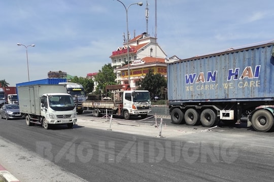 Từ chiều 14.10, thi công sửa chữa quốc lộ 5 đoạn qua cầu Phú Lương 