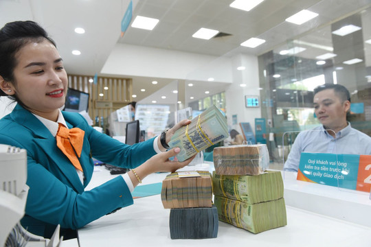 Nhiều ngân hàng tăng lãi suất để thu hút dòng tiền nhàn rỗi