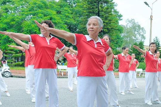 Ứng phó dân số già