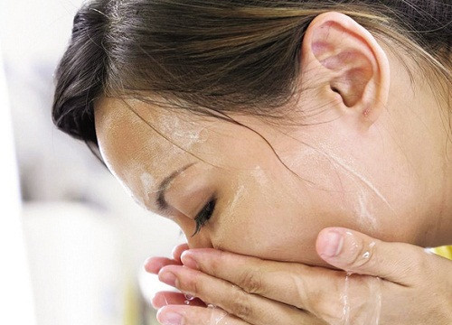 Cách đơn giản giải quyết nỗi ám ảnh về da mùa hanh khô