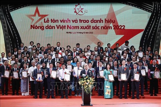 Chủ tịch nước dự lễ tôn vinh 100 Nông dân Việt Nam xuất sắc năm 2022