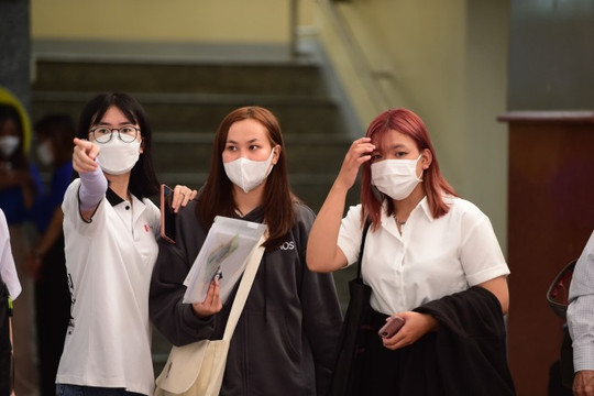 Tân sinh viên sốc chi tiêu