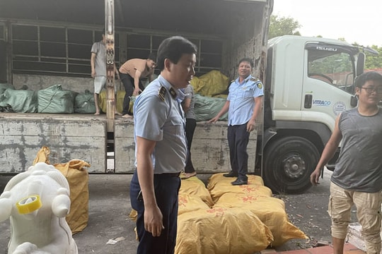 Hải Dương phát hiện hàng chục tấn quần áo không rõ xuất xứ