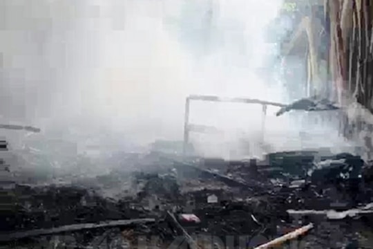 [Video] Dập tắt đám cháy lan lán bán hàng ở xã Thanh Quang