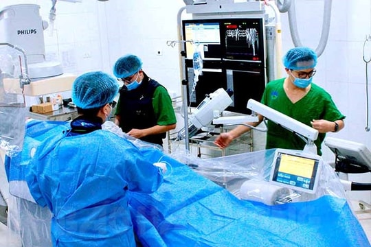 Hai Duong successfully reattaches severed finger with microsurgery for first time