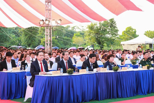Đại học Quốc gia Hà Nội tổ chức lễ khai giảng đầu tiên tại Hòa Lạc