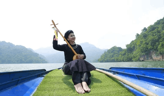 Về hồ Ba Bể chèo thuyền kayak, săn mây Đồn Đèn
