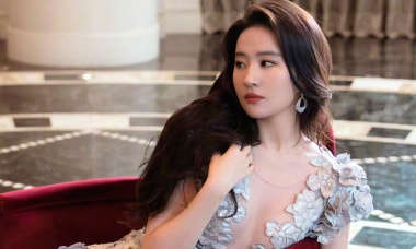 Lưu Diệc Phi theo mốt không nội y