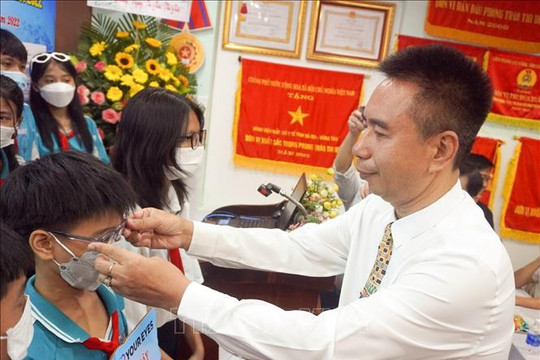 Giải thưởng xuất sắc về phòng chống mù lòa châu Á-Thái Bình Dương được trao tặng cho một bác sĩ Việt Nam