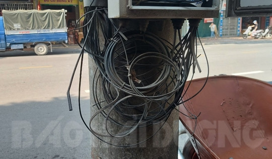 Cáp viễn thông của VNPT trên đường Lê Thanh Nghị lại bị phá hoại