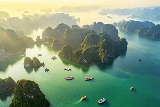 [Infographic] 10 must-do activities while exploring Ha Long Bay