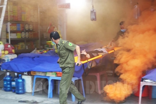 Cẩm Giàng diễn tập chữa cháy ở tổ liên gia phòng cháy, chữa cháy