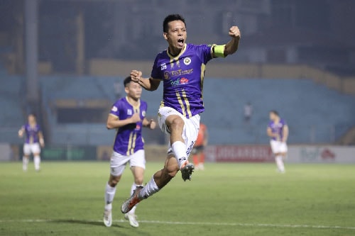 Văn Quyết - "Huyền thoại sống" của Hà Nội FC