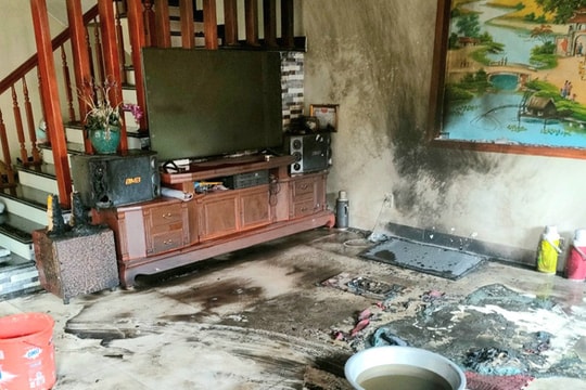 Ba người con gái mang xăng đốt nhà mẹ đẻ ở Hưng Yên: Xin chia đất, mất tình thân