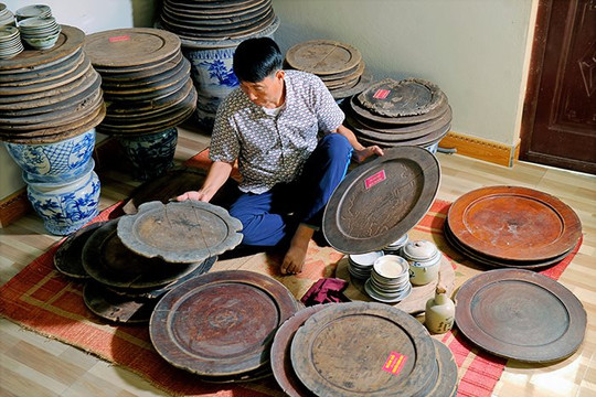 Bộ sưu tập hơn 500 mâm gỗ cổ độc nhất vô nhị ở xứ Đông