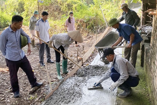 Hỗ trợ làm đường cho hộ nghèo