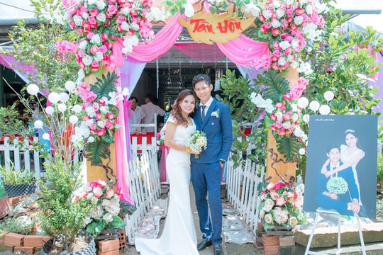 Đám cưới không tốn tiền sắm đồ của cô giáo trẻ