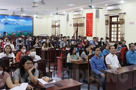 75 thanh niên công nhân Nam Sách tham dự lớp bồi dưỡng nhận thức về Đảng