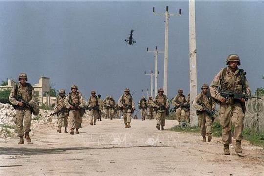 Các tay súng nghi là al Shabaab tấn công căn cứ quân sự Somalia