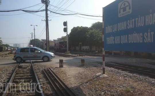 Đề nghị địa phương bố trí ngân sách xóa lối đi tự mở qua đường sắt 